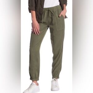 Sanctuary Tencel Olive Green Jogger Pants Size Medium
💎EUC Retail $139